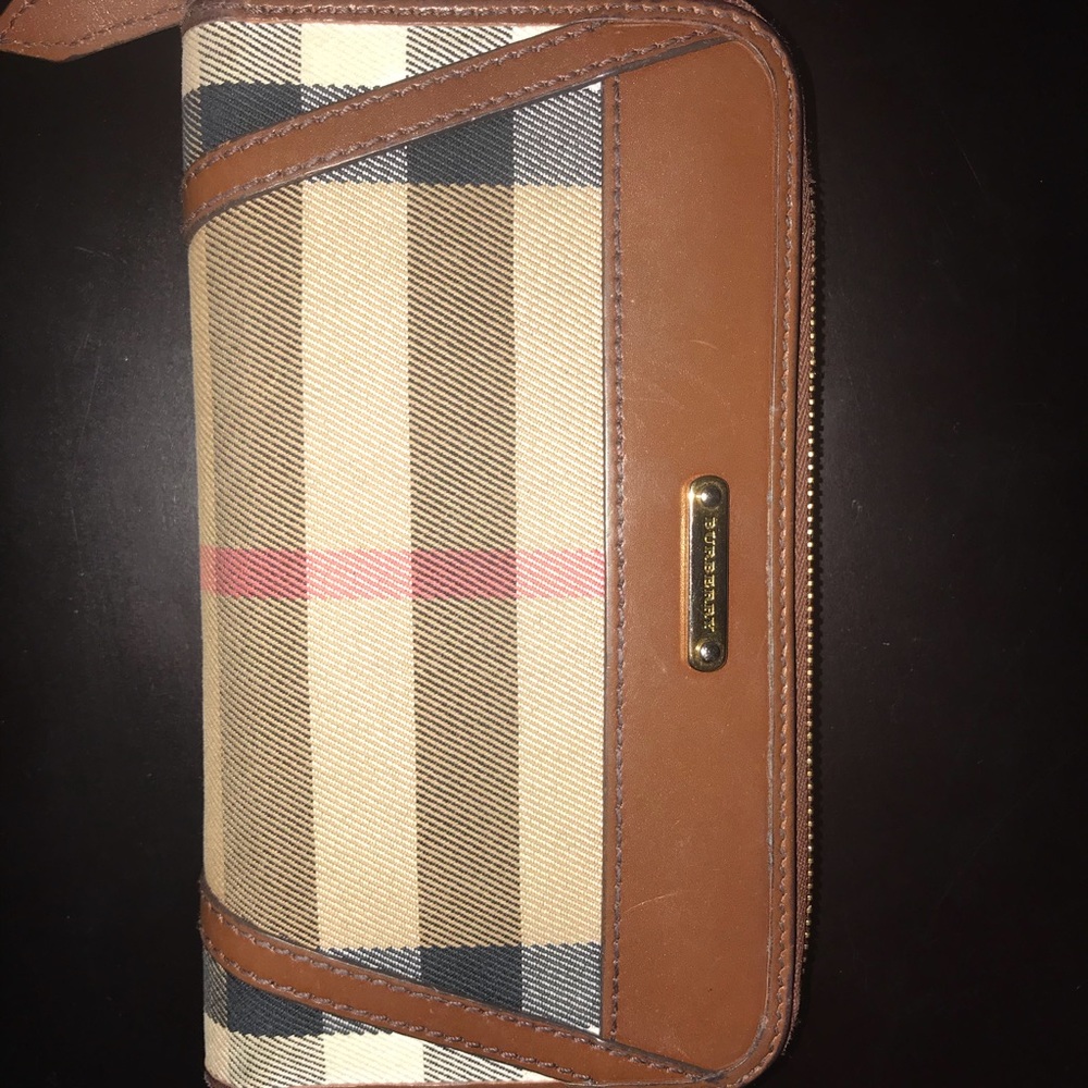 Burberry wallet! In really good condition